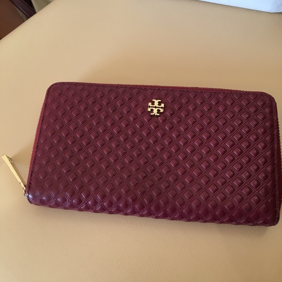 Marion Dimond Embossed Zip around Wallet - Picture 2 of 8